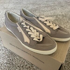 Grey/Beige Taos Shooting Star Sneaker